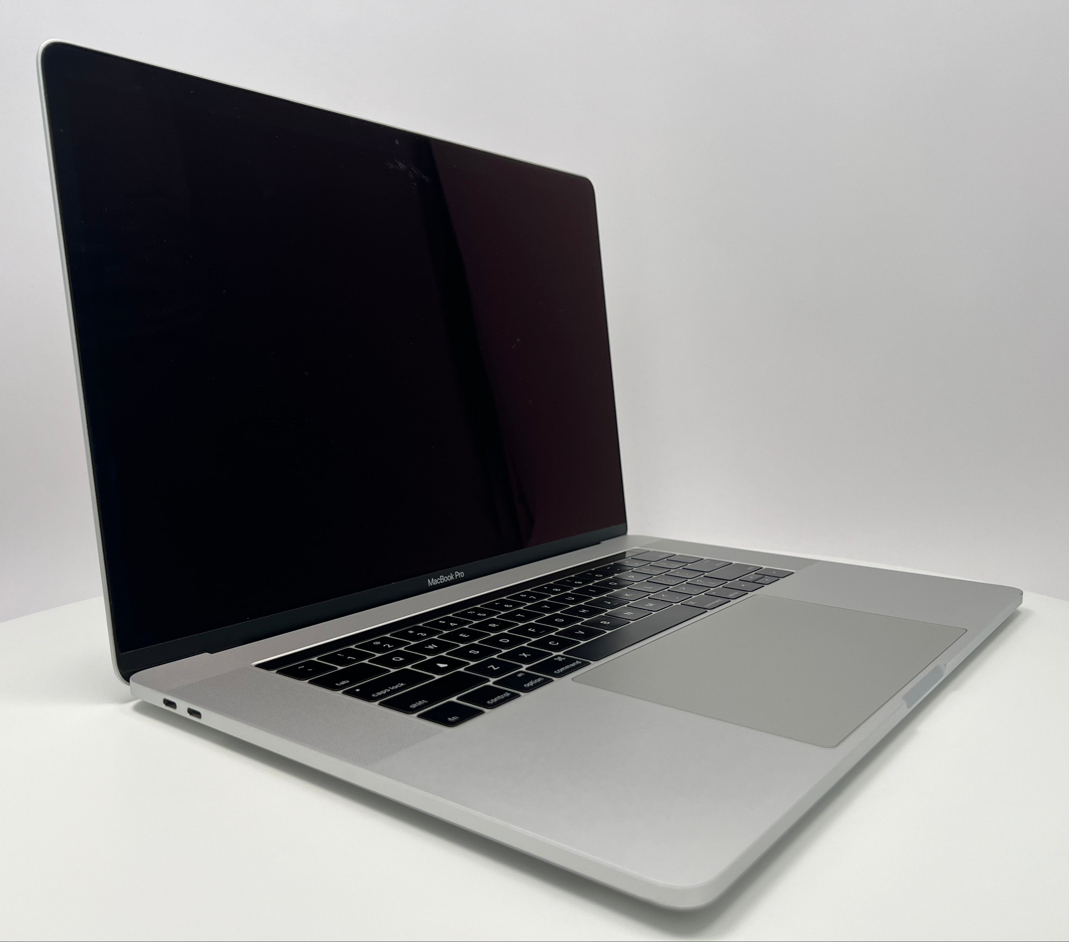 2016 MacBook Pro 15-inch i7 – 16GB RAM 512B SSD Silver | Techable