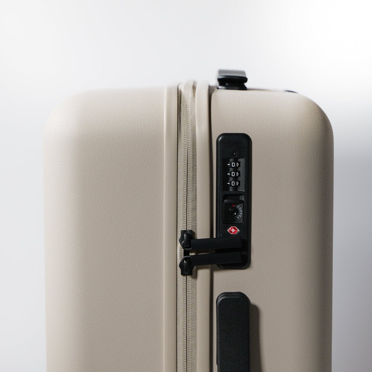 Essential Luxe Suitcase | aucentic(オーセンティック)