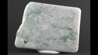 貴重】ミャンマー産黄本翡翠（ジェダイト）の原石（313g）