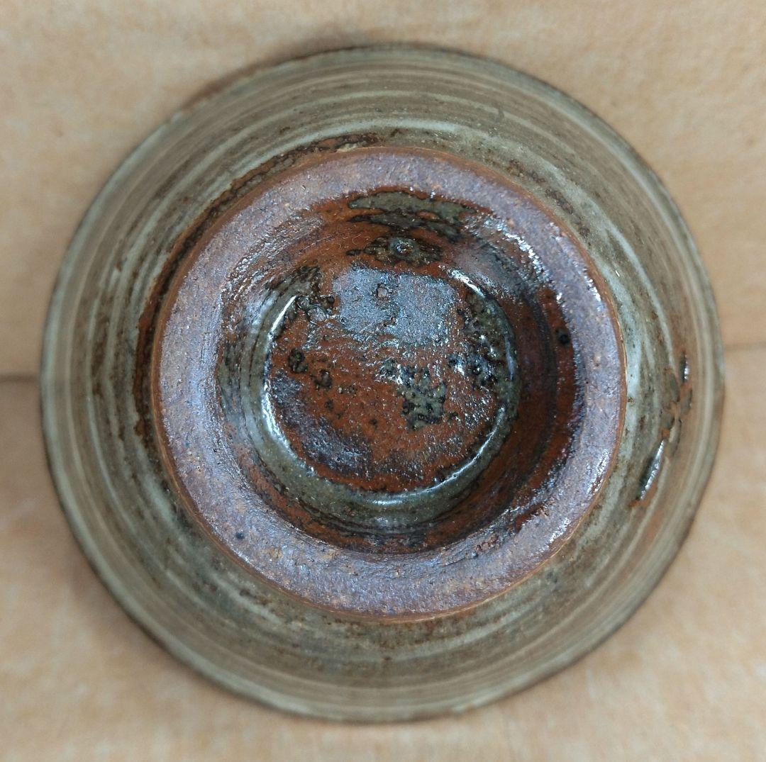 傑作【本物保証】金城次郎 壷屋焼ぐい呑(笑魚文ぐい呑）共箱 栞 人間国宝 美品