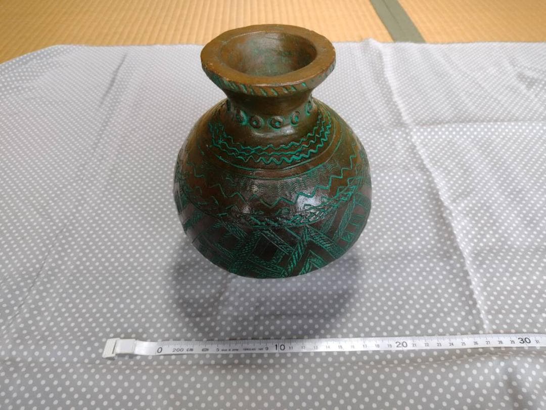 緑色 陶器製 彫刻模様 椀 高さ約15cm
