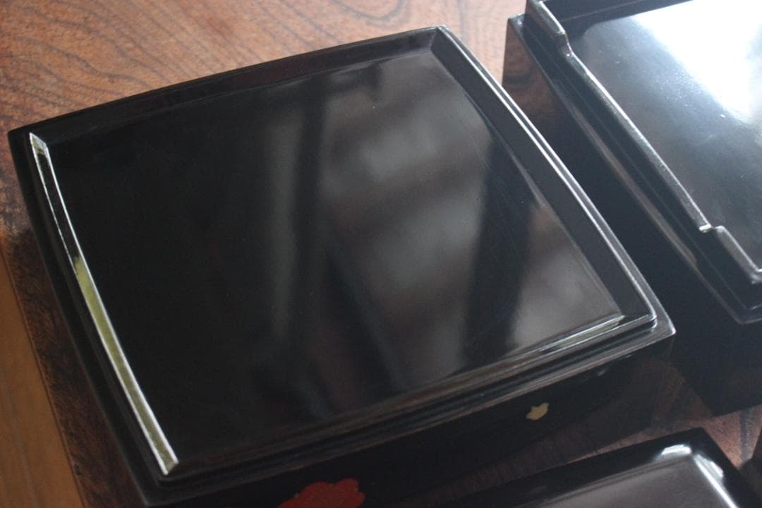 デッドストック！上質内朱黒漆に優美な紅白梅蒔絵の映える三